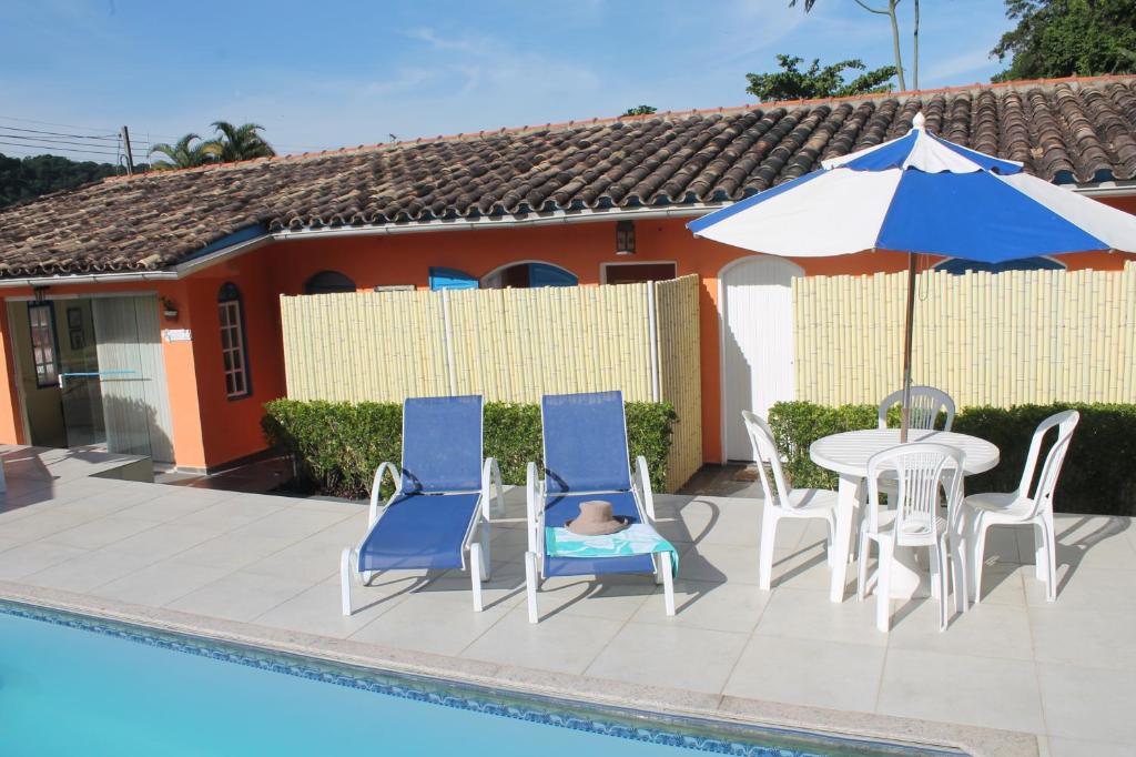 Área de lazer com piscina