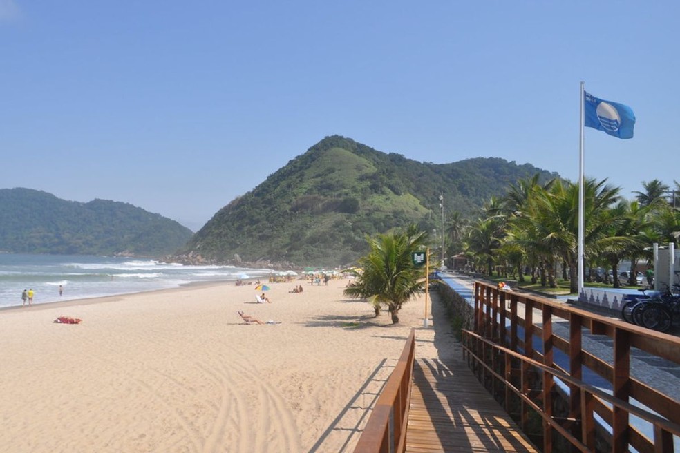 Praia do Tombo: O Paraíso do Surf e Bandeira Azul